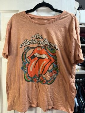 the Rolling Stones Peach Tee with Red Tongue Graphic